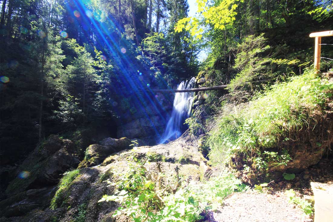 Sonnenstrahlen Wasserfall